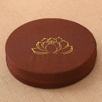 Almofada de Meditação em Linho com Bordado de Lótus – Tatami 40x6cm Lavável