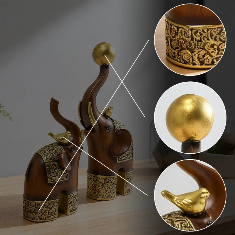 Kit 2 Esculturas de Elefante em Resina com Acabamento Madeira e Dourado