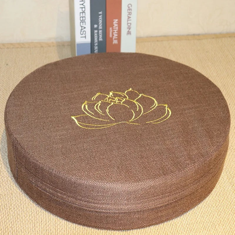Almofada de Meditação em Linho com Bordado de Lótus – Tatami 40x6cm Lavável