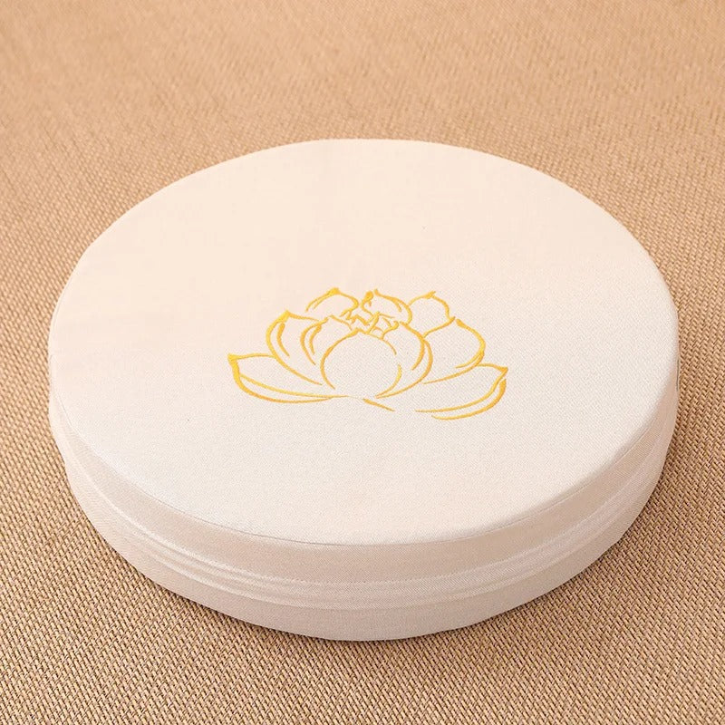 Almofada de Meditação em Linho com Bordado de Lótus – Tatami 40x6cm Lavável